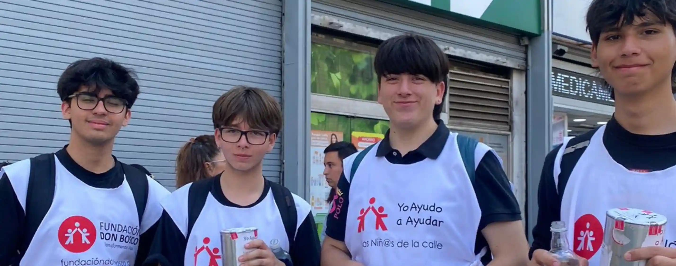 Voluntarios de Fundación Don Bosco en actividad comunitaria
